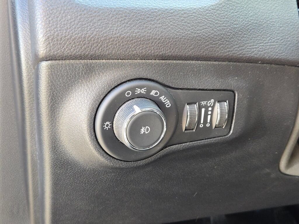 Used 2018 Gray Jeep Latitude image 22