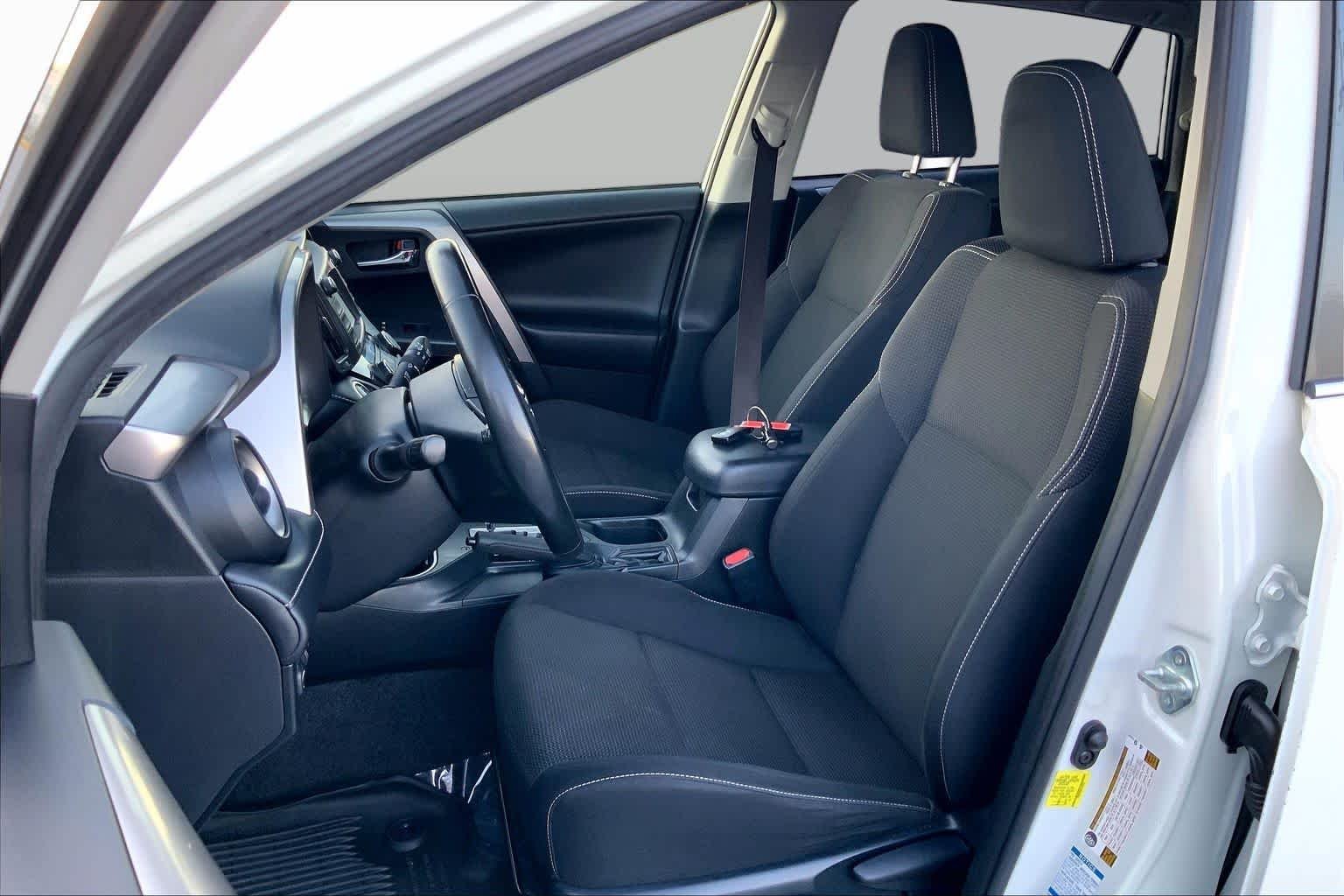 Used 2018 Super White Toyota XLE image 8