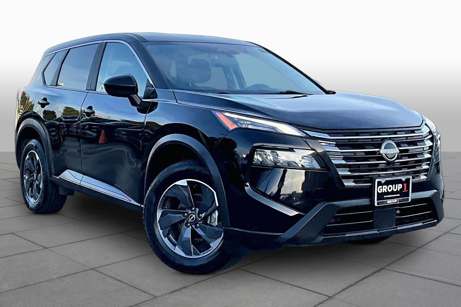Used 2024 Super Black Nissan SV image 3