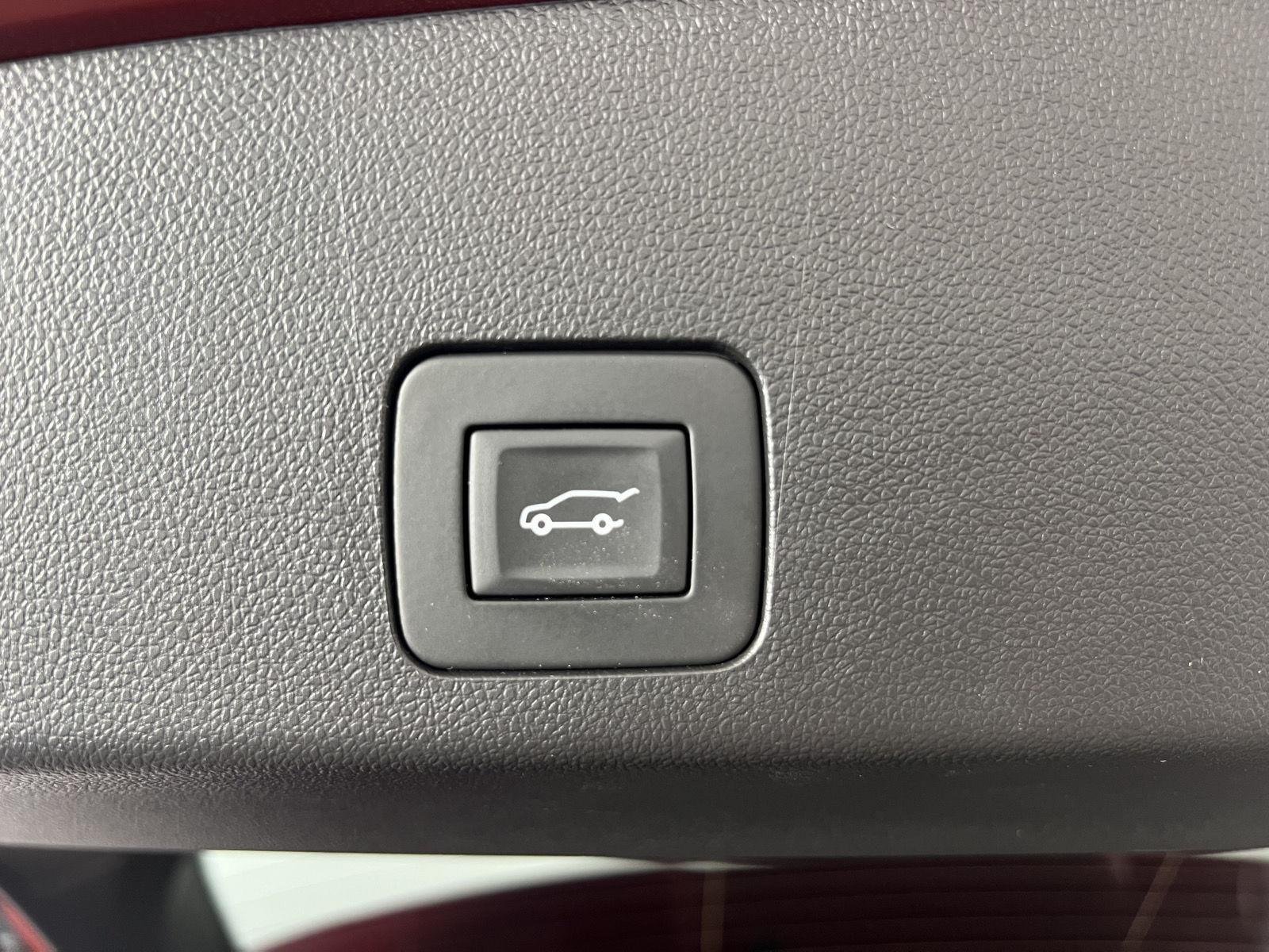 Used 2023 Cinnabar Metallic Buick Select image 20