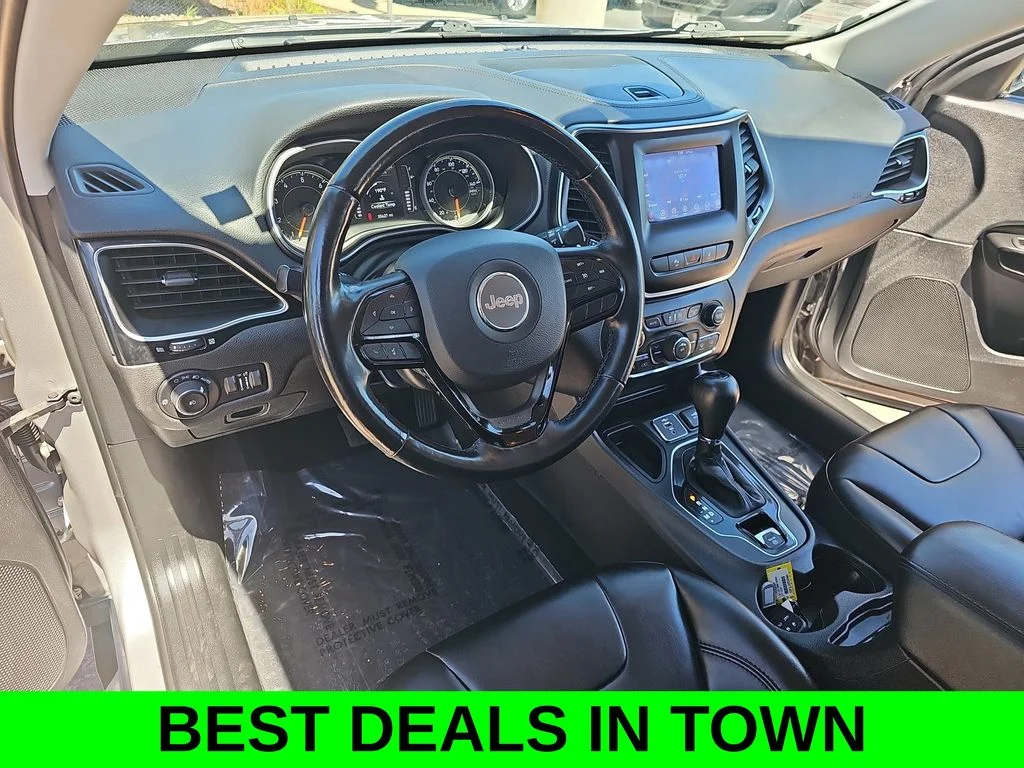 Used 2021 Silver Jeep Latitude Plus image 15