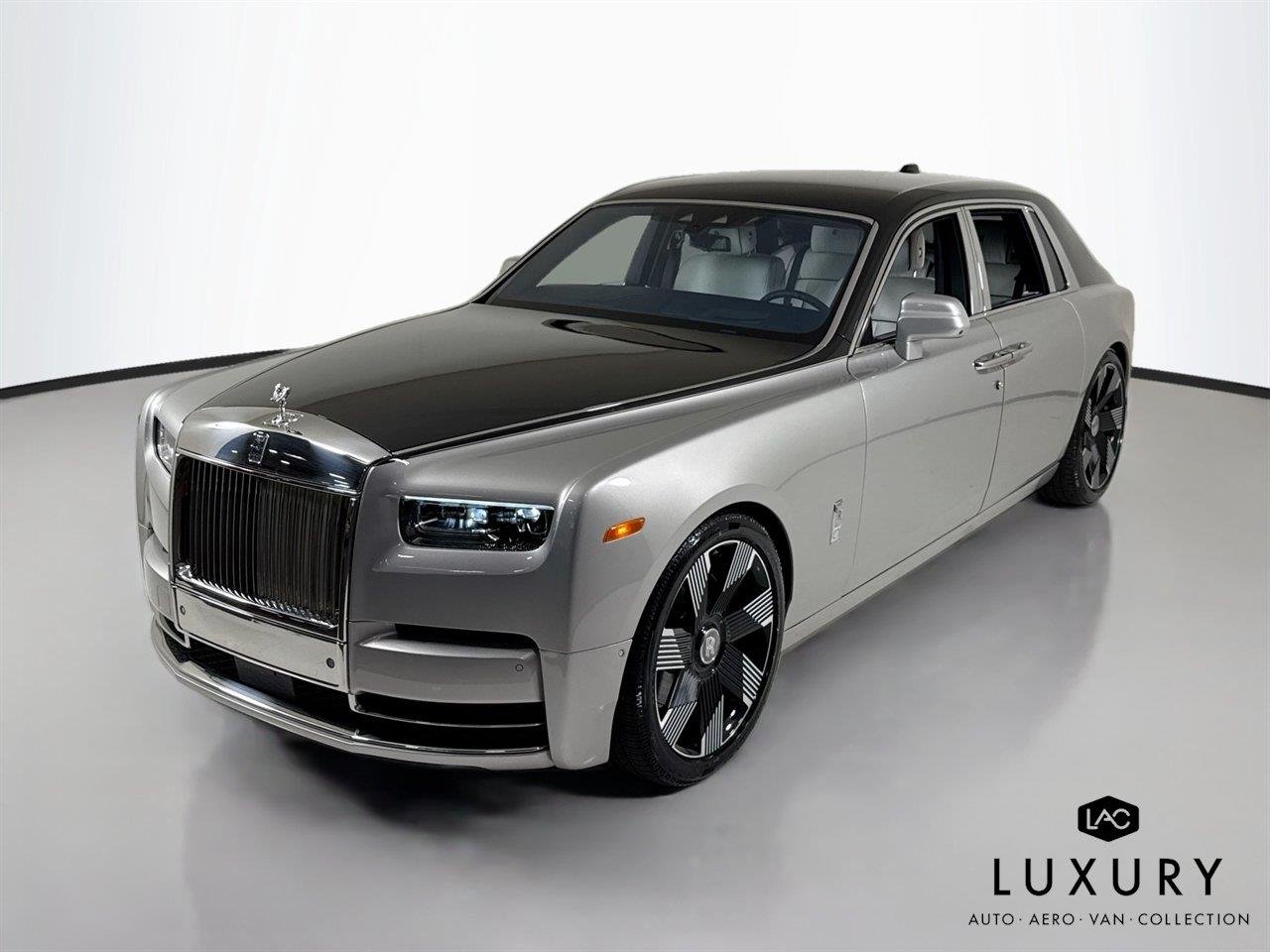 Used 2023 Jubilee Silver Rolls-Royce  image 3