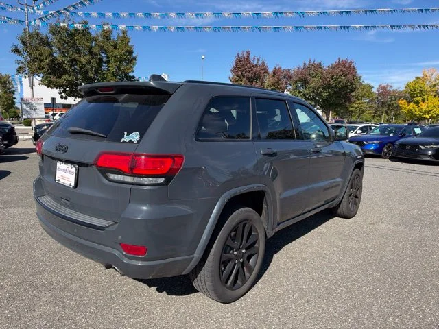 Used 2018 Rhino Clearcoat Jeep Altitude image 5