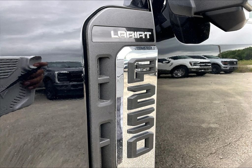 New 2026 Ford Super Duty F-250 Lariat 4D Crew Cab