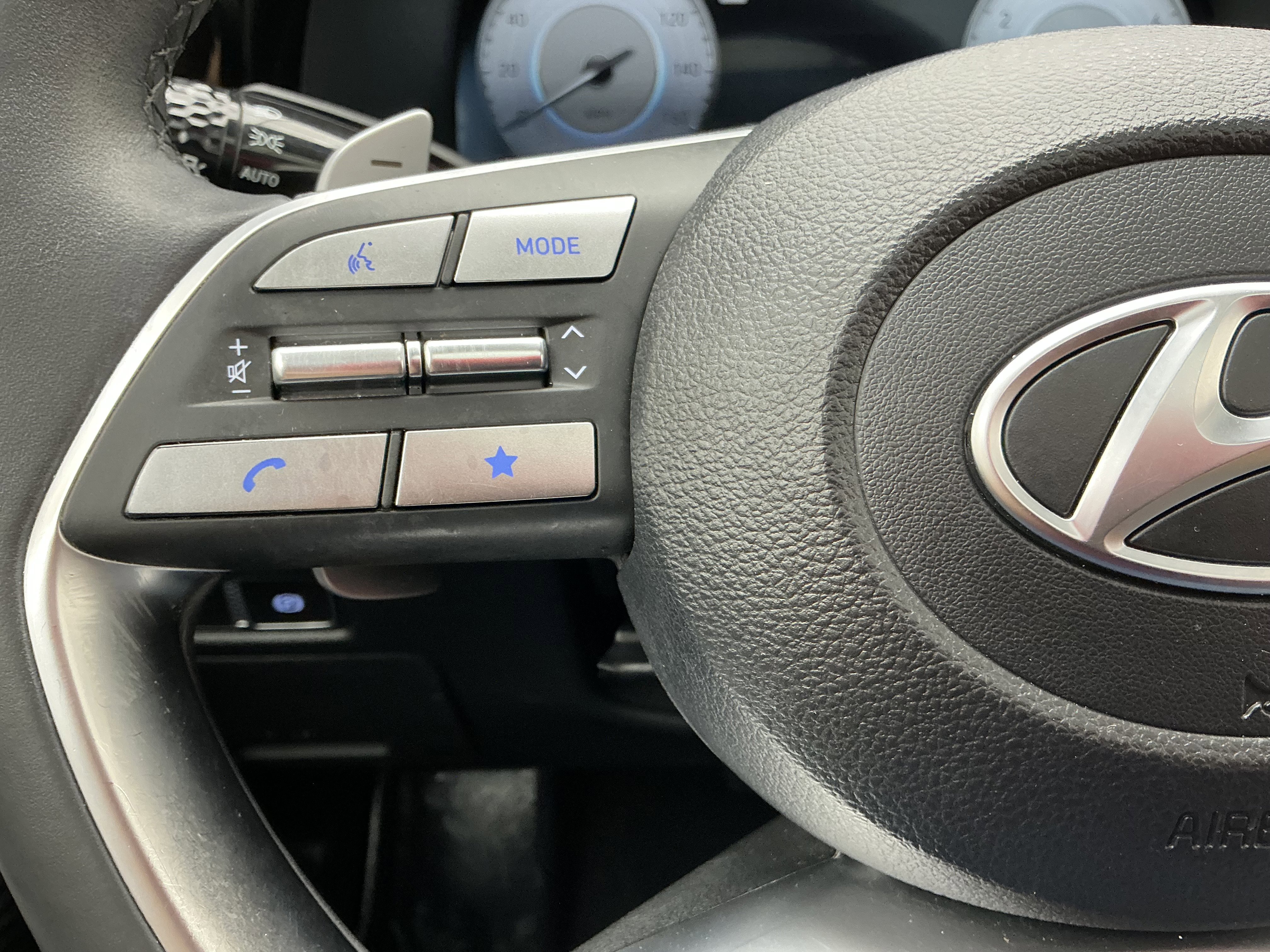 Used 2023 Hyper White Hyundai SEL image 9