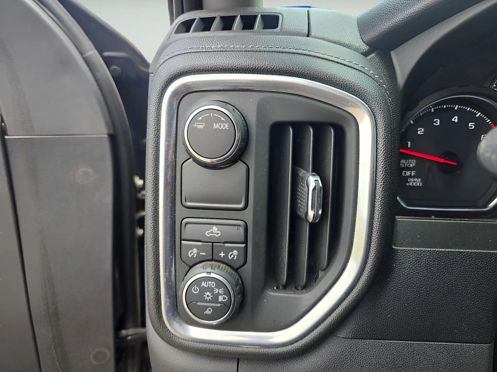 Used 2020 Shadow Gray Metallic Chevrolet LT image 19