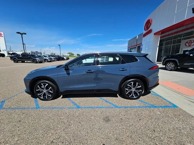 Used 2025 Cloud Toyota XLE image 9