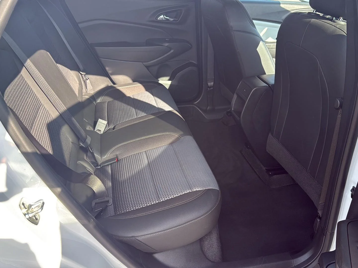 Used 2025 Summit White Chevrolet LT image 27