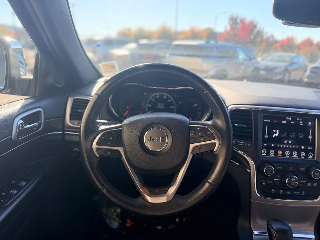 Used 2018 True Blue Pearlcoat Jeep Limited image 21