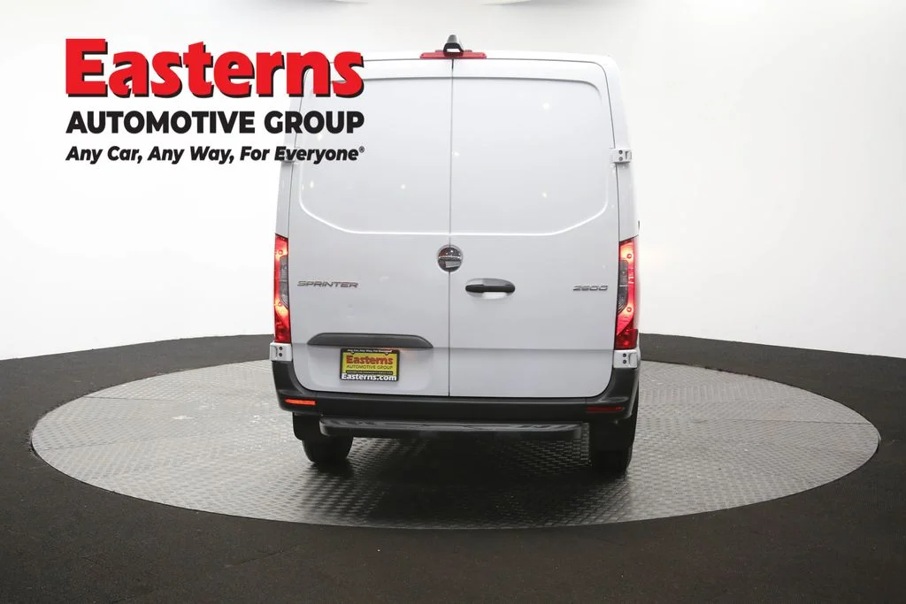 Used 2019 White Freightliner Base image 33