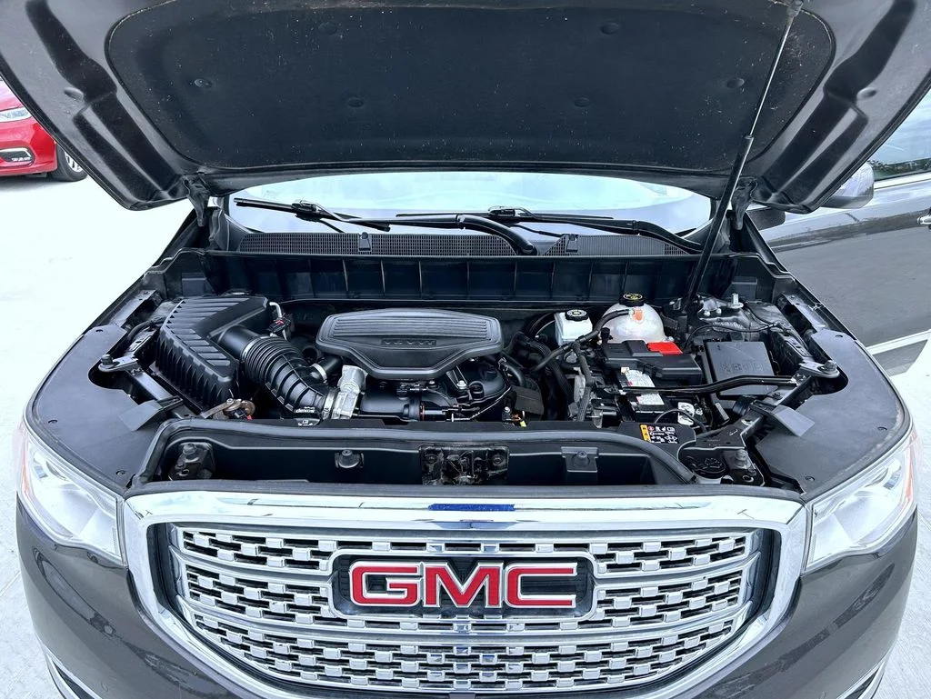 Used 2019 Silver GMC Denali image 27