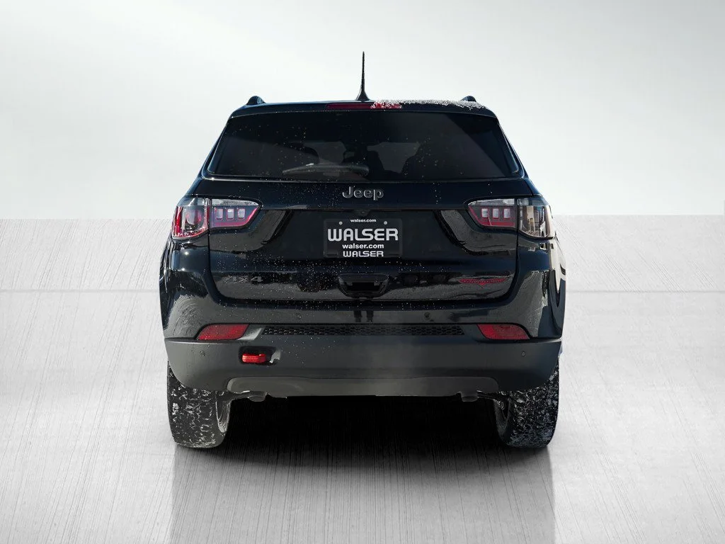 New 2026 Diamond Black Crystal Pearlcoat Jeep Trailhawk image 5