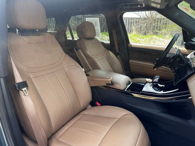 Certified Used 2024 Giola Green Metallic Land Rover SE image 18