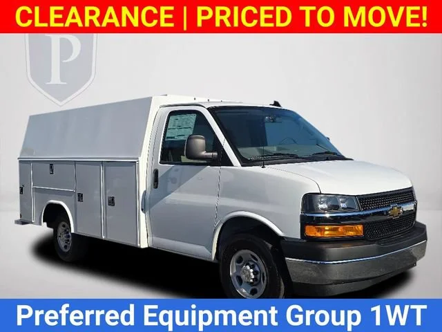 New 2025 Summit White Chevrolet 1WT image 2