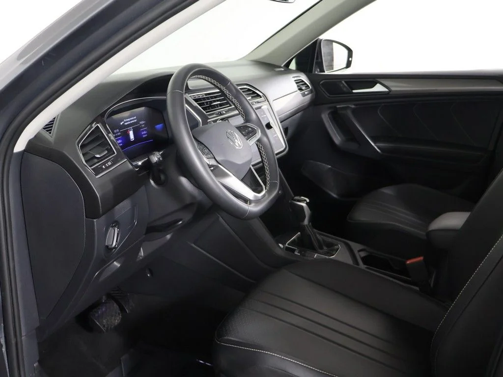 Used 2023 Gray Volkswagen 2.0T SE image 25