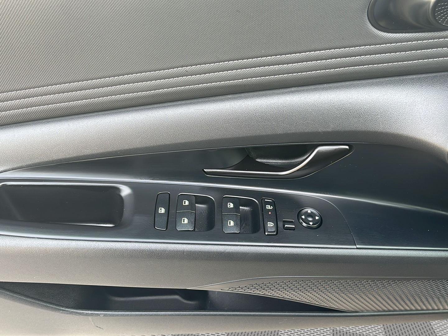 Used 2025 Abyss Black Hyundai SEL Sport image 26