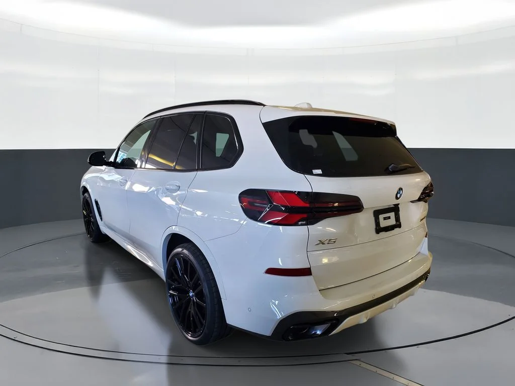 Used 2026 White BMW sDrive40i image 4