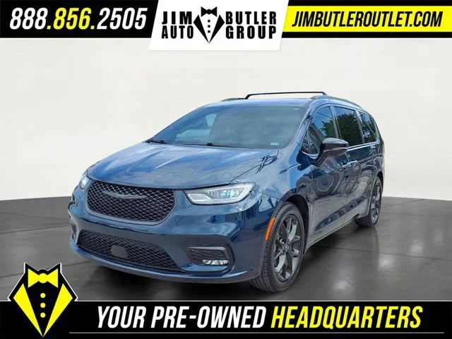 Used 2025 Blue Chrysler Limited image 1