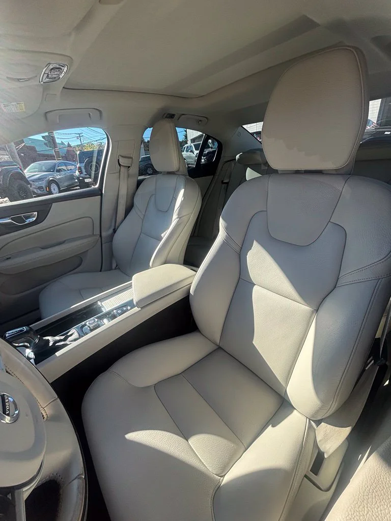 Used 2019 Beige Volvo T6 Momentum image 18