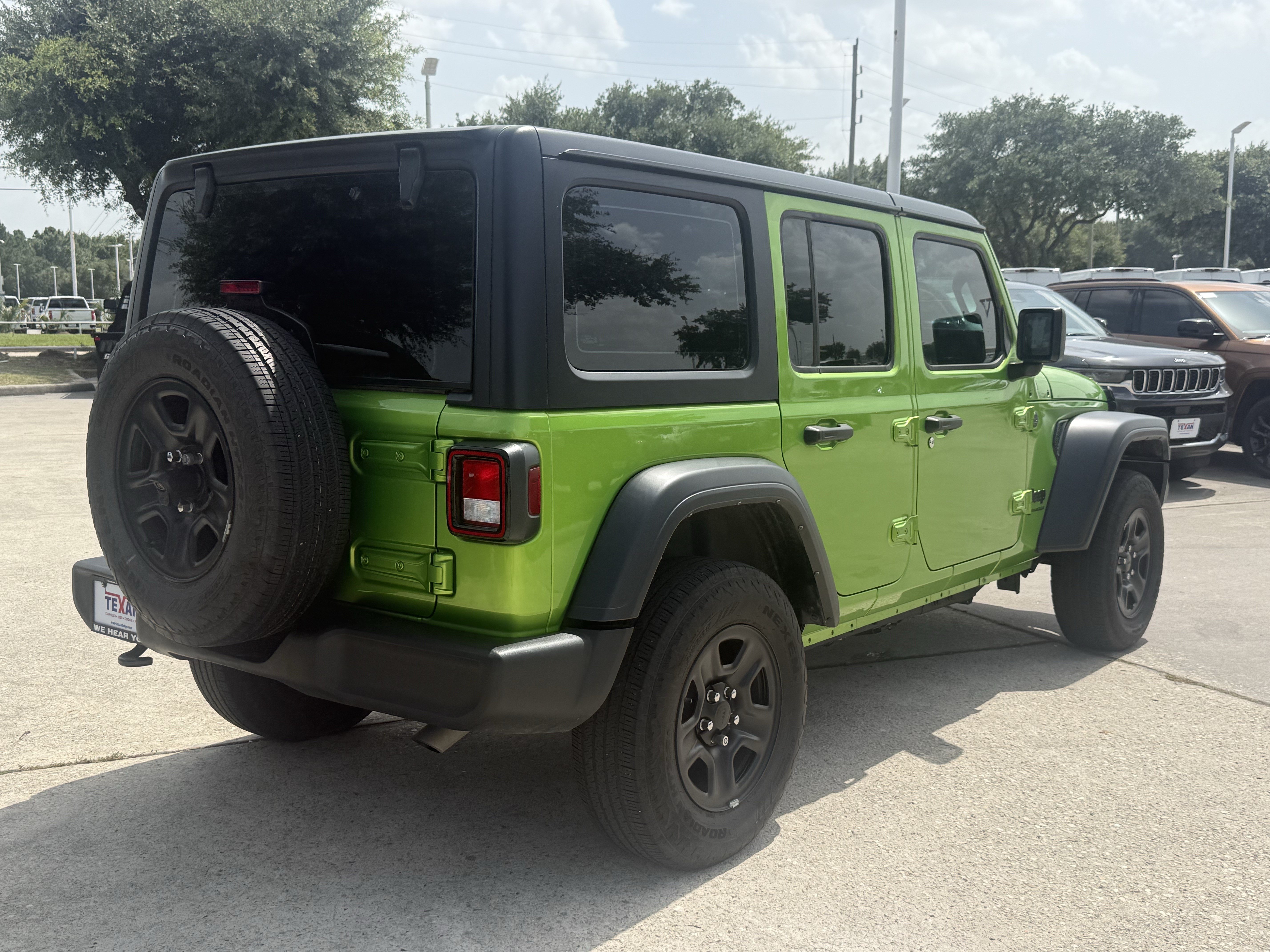 Used 2025 Mojito Clearcoat Jeep Sport image 4
