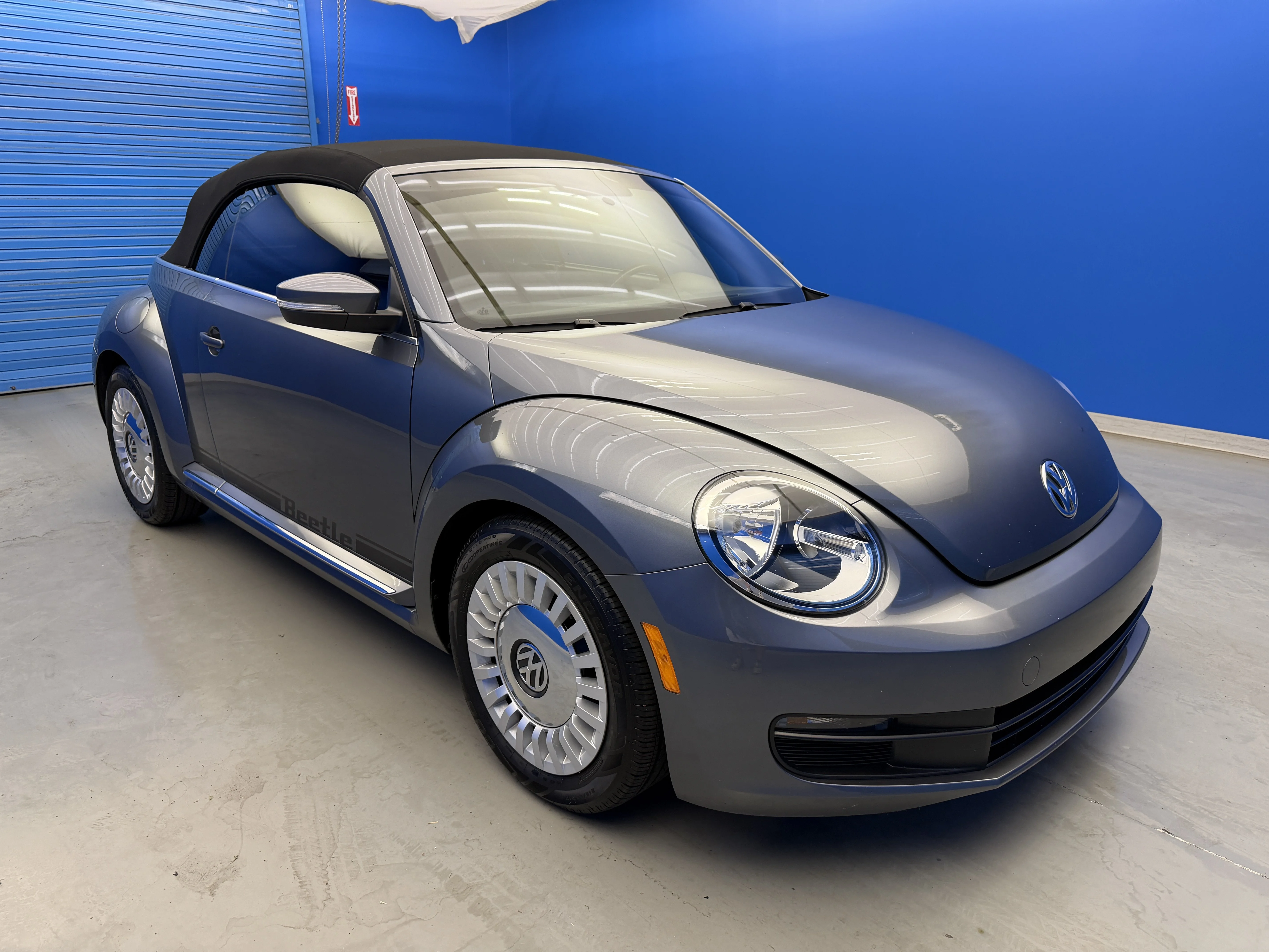 Used 2014 Platinum Gray Metallic/Black Roof Volkswagen 1.8T image 2