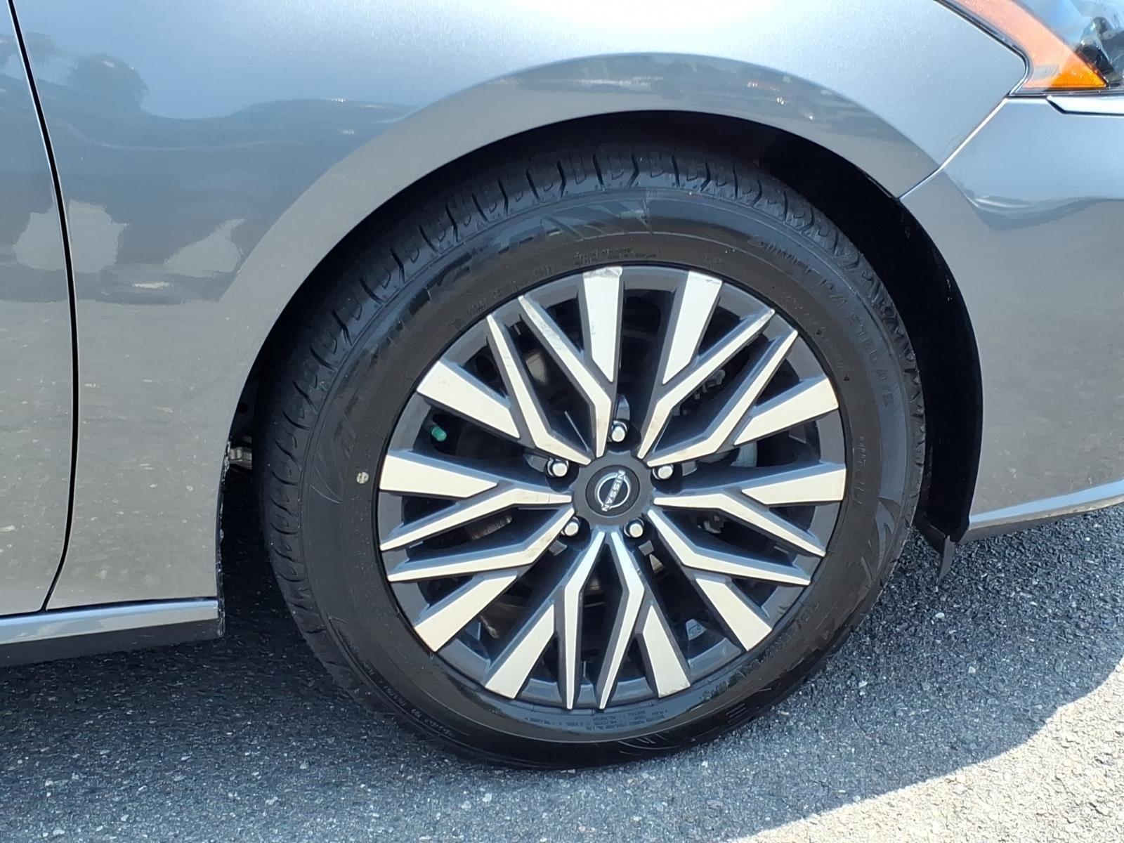 Used 2024 Gun Metallic Nissan 2.5 SV image 11
