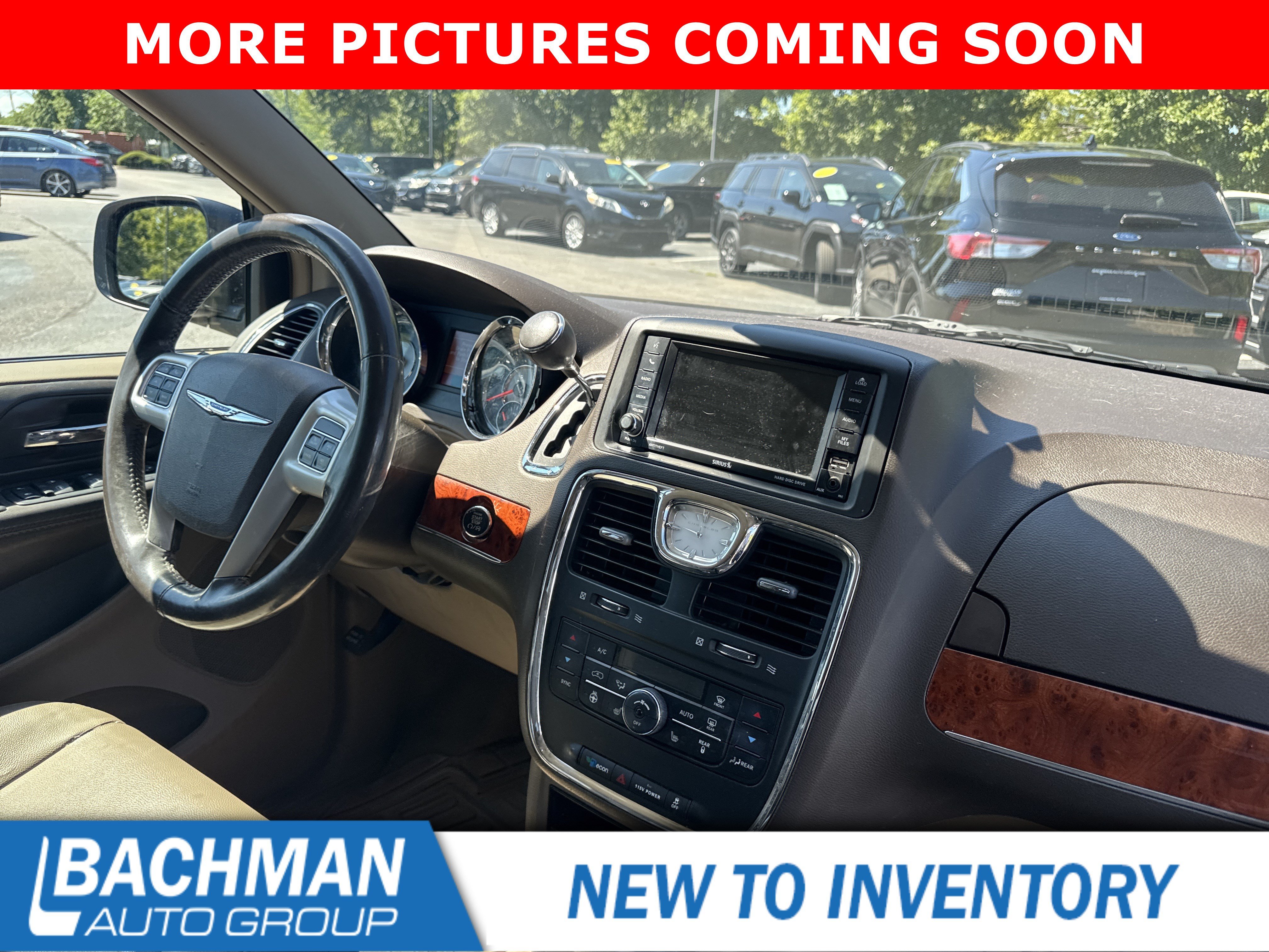Used 2015 True Blue Pearlcoat Chrysler Touring image 6
