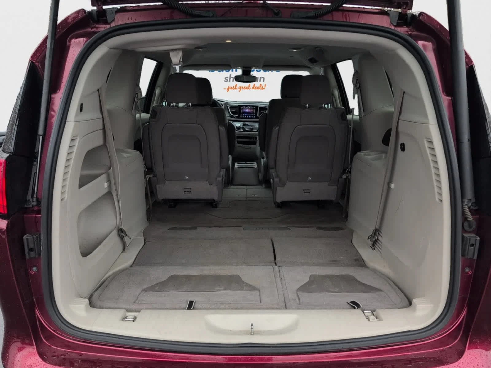 Used 2017 Velvet Red Pearlcoat Chrysler Touring image 22