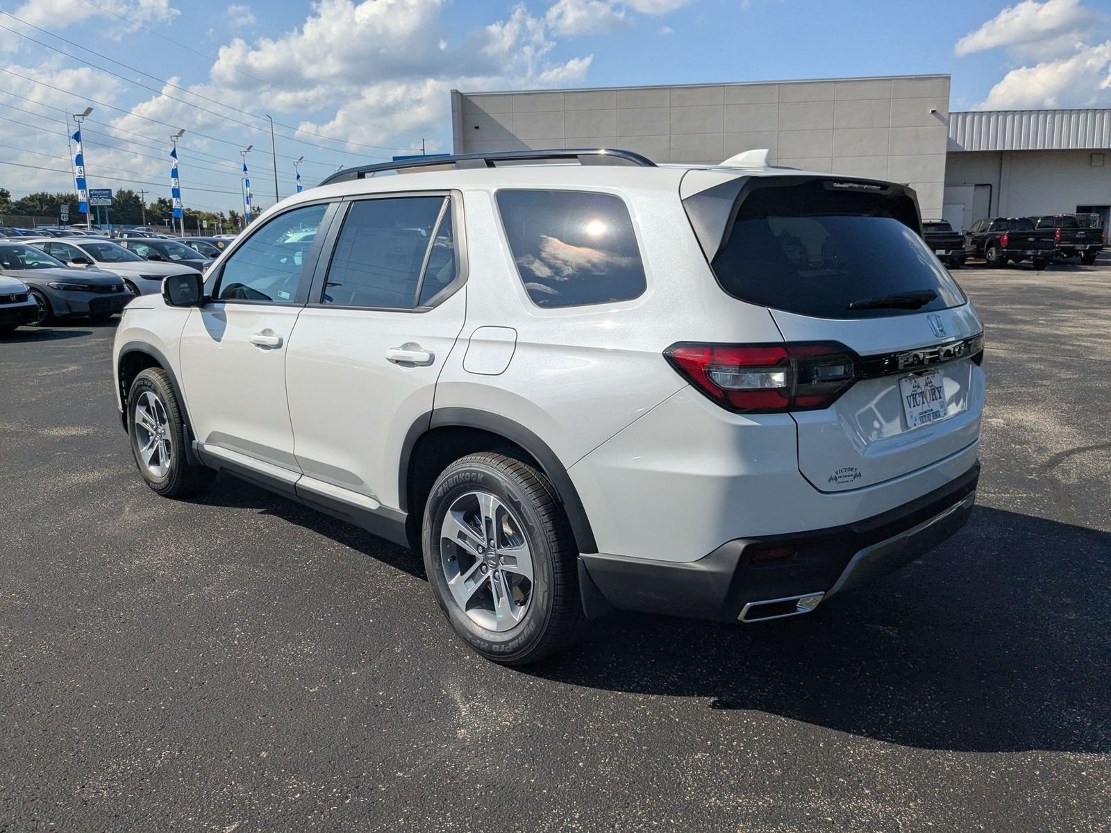 New 2026 Platinum White Pearl Honda EX-L image 8