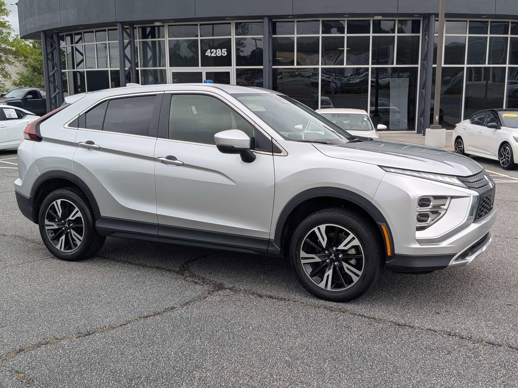 Used 2025 Silver Mitsubishi SE image 1