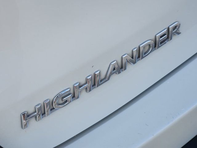 Used 2017 White Toyota XLE image 12