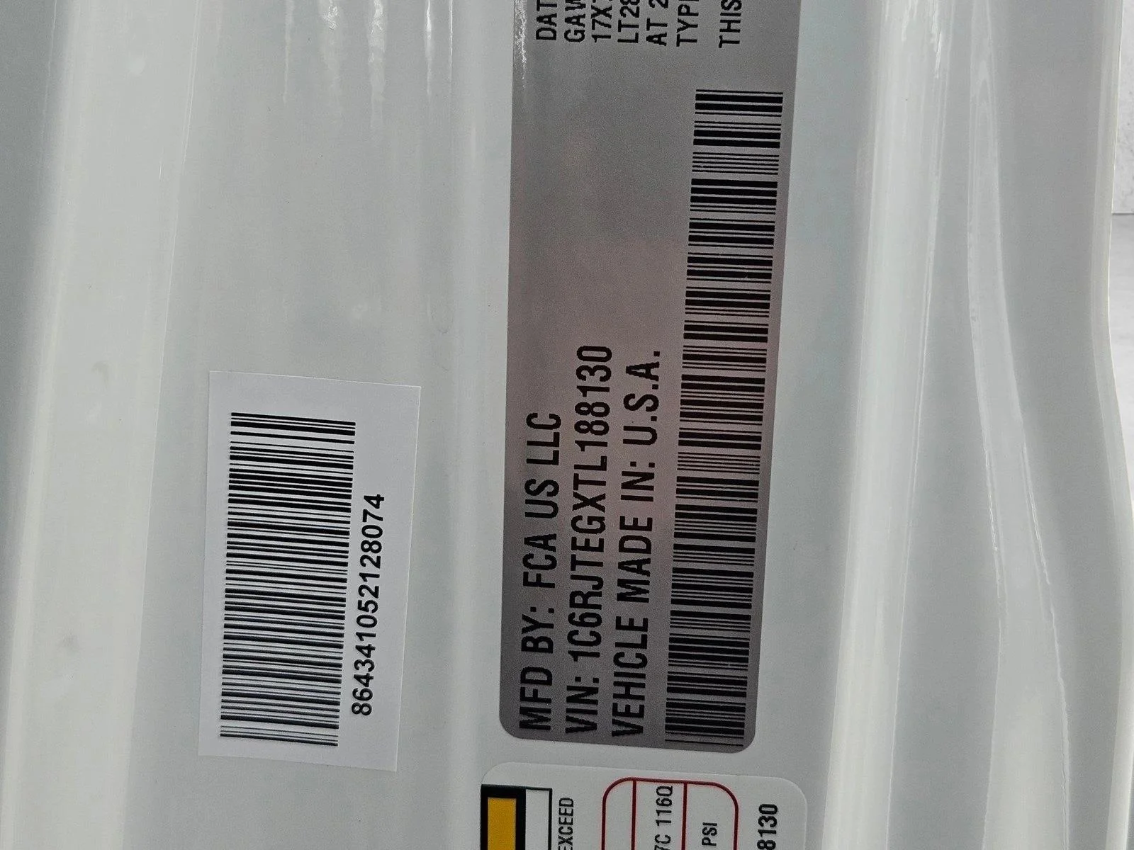 New 2026 Bright White Clear-Coat Exterior Paint Jeep Mojave X image 17