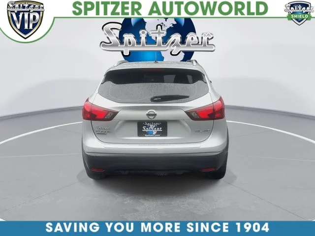 Used 2018 Silver Nissan SL image 9