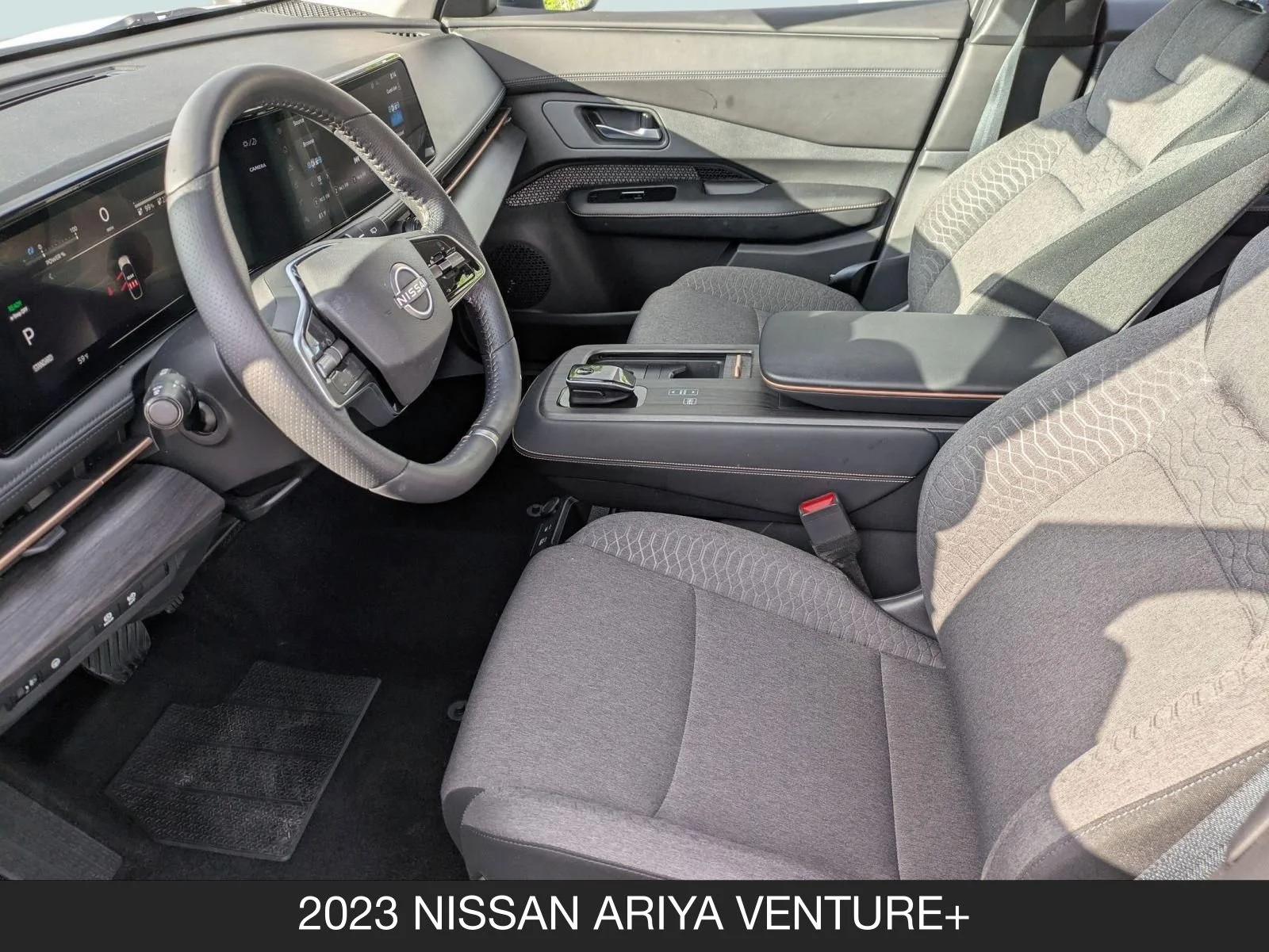 Used 2023 Everest White Pearl Tricoat/Black Diamond Pearl Nissan VENTURE+ image 14