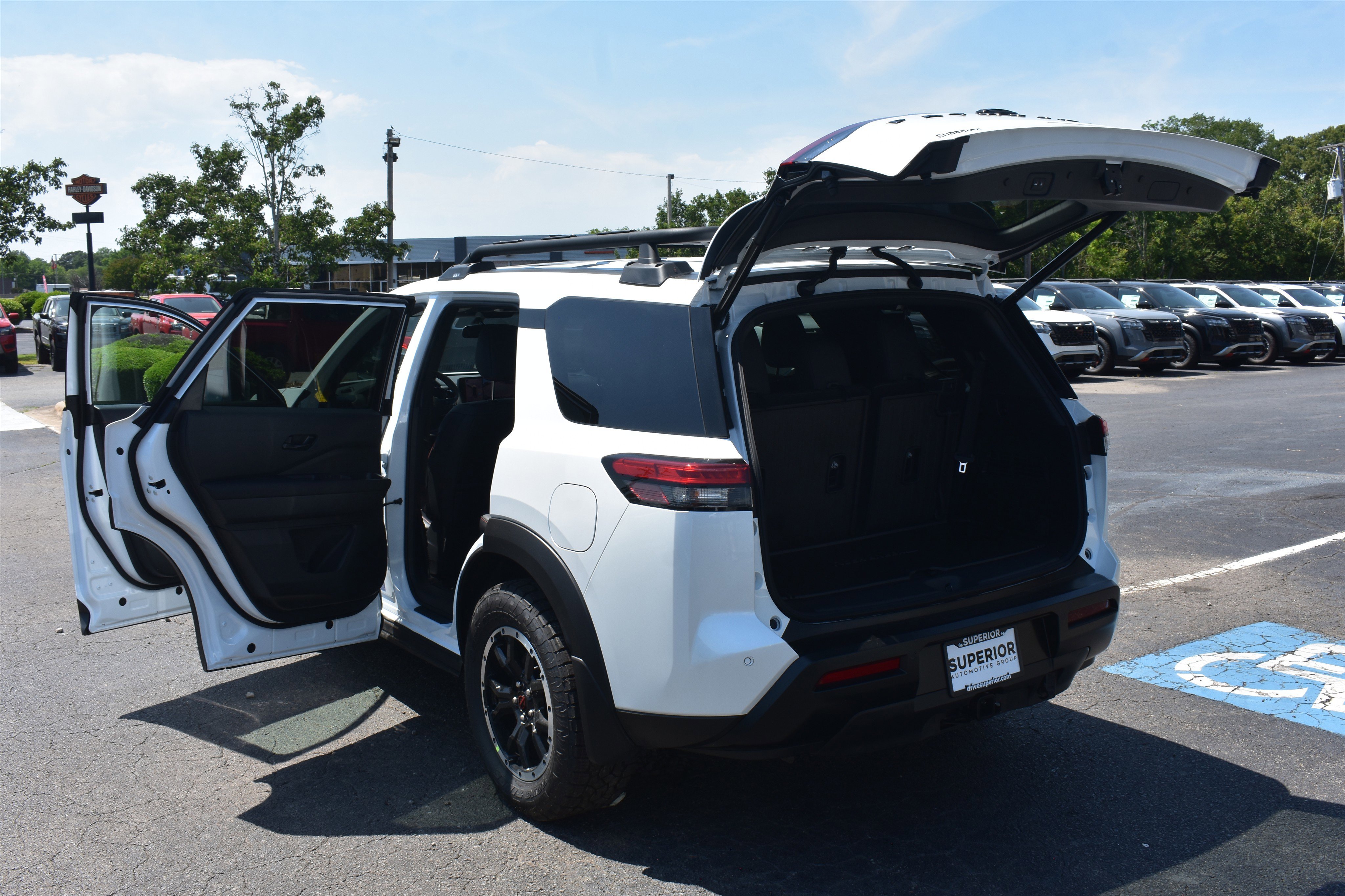New 2026 Everest White Pearl TriCoat Nissan Rock Creek® image 18