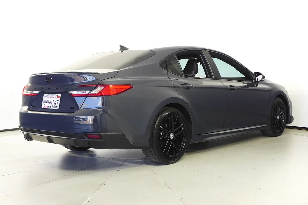 Used 2025  Toyota SE image 7