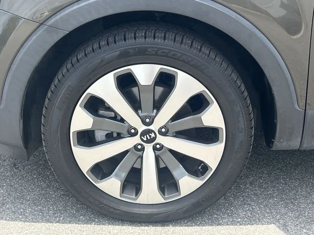 Used 2021 Green Kia EX image 46