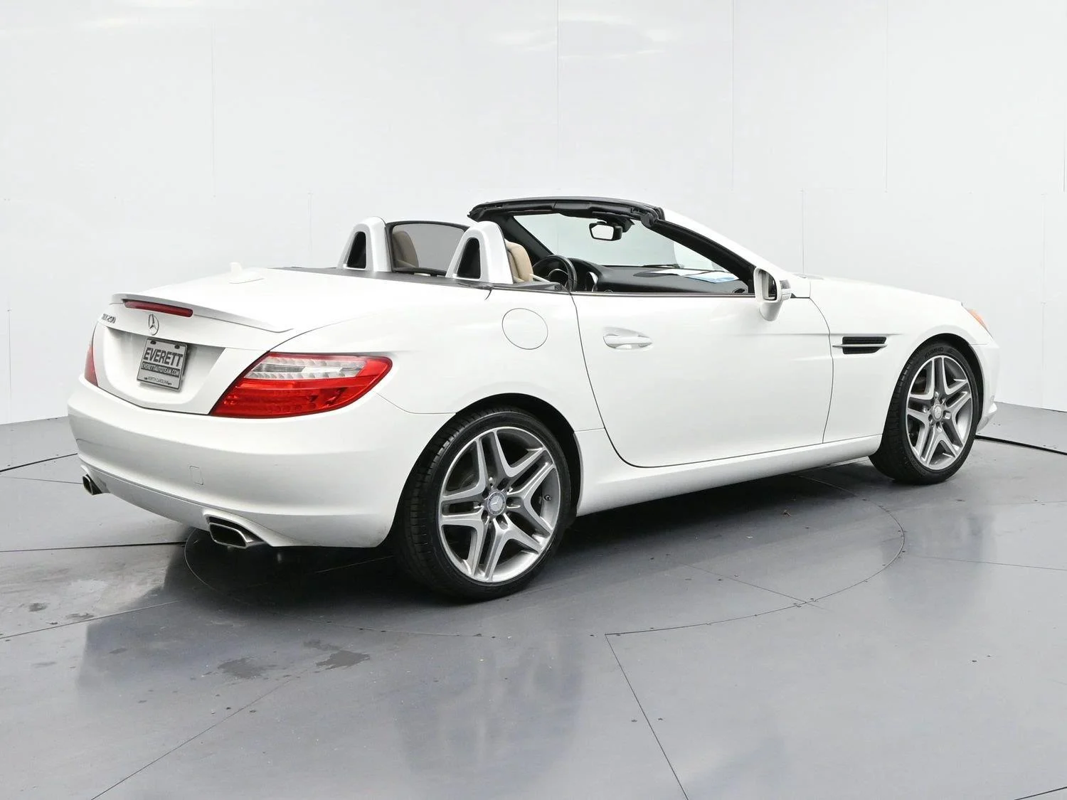 Used 2015 White Mercedes-Benz SLK 250 image 7