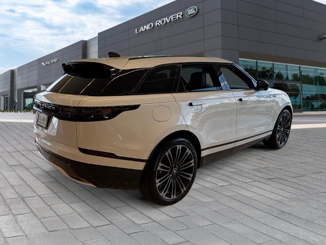New 2026 Ostuni Pearl White Land Rover Autobiography image 5