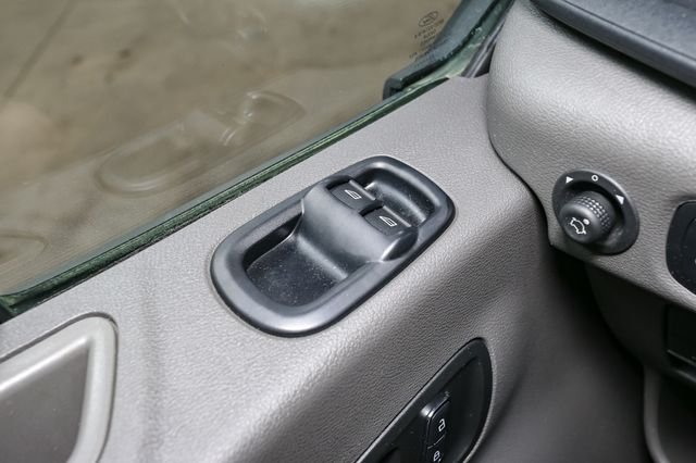 Used 2025  Ford Base image 30