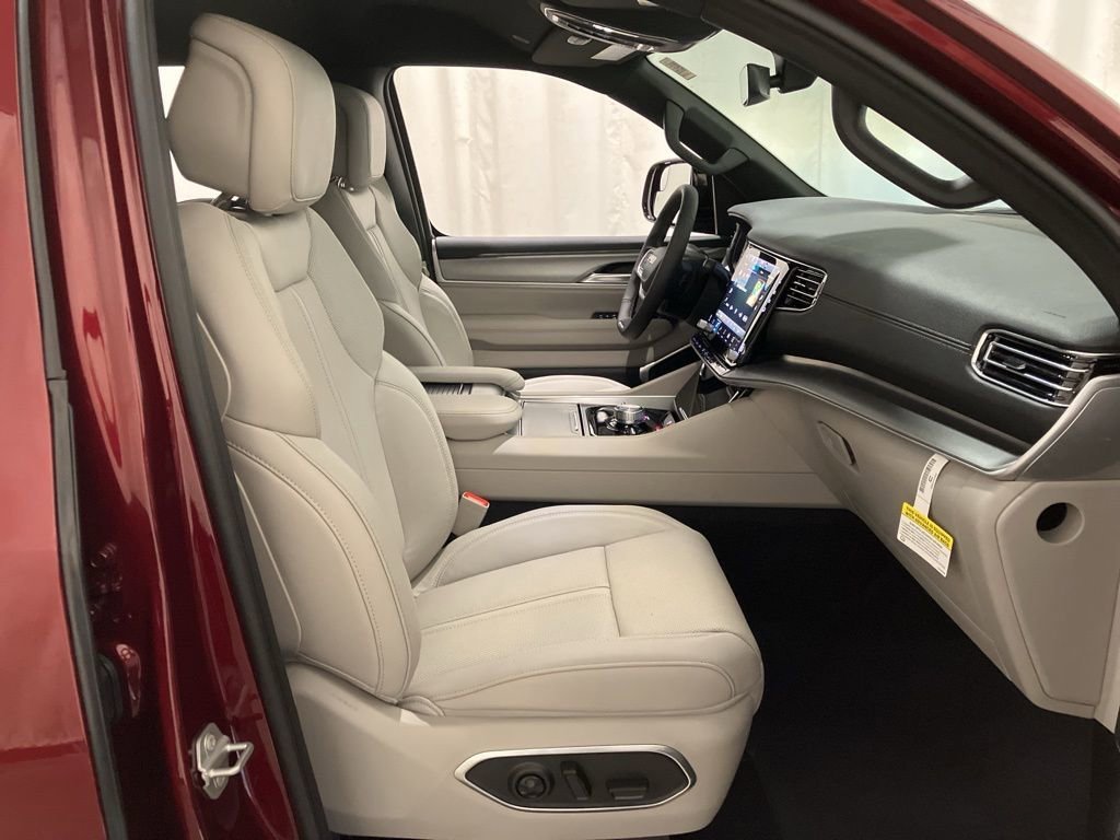 New 2026 Velvet Red Pearl-Coat Exterior Paint Jeep Limited Altitude image 21