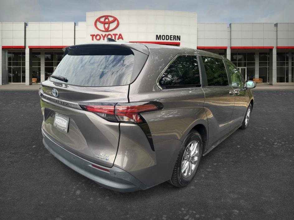 Used 2022 Predawn Gray Mica Toyota XLE image 5