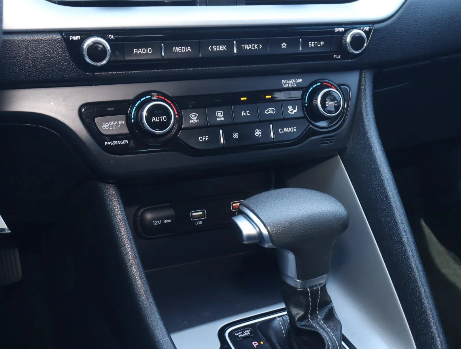 Used 2021 Snow White Pearl Kia LX image 22