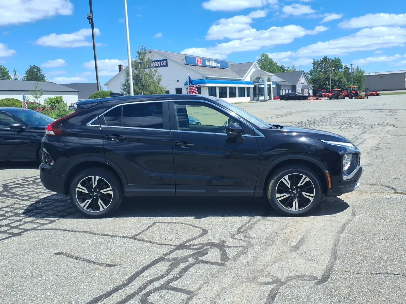 Used 2024 Labrador Black Mitsubishi SE image 5