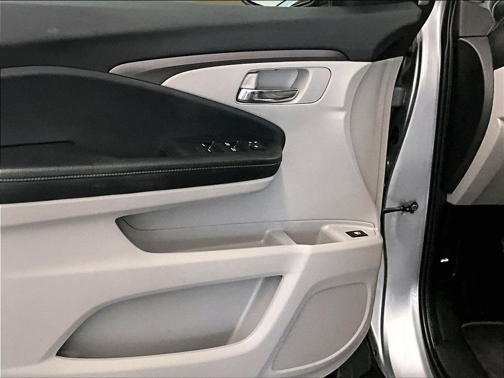 Used 2019 Silver Honda RTL image 9