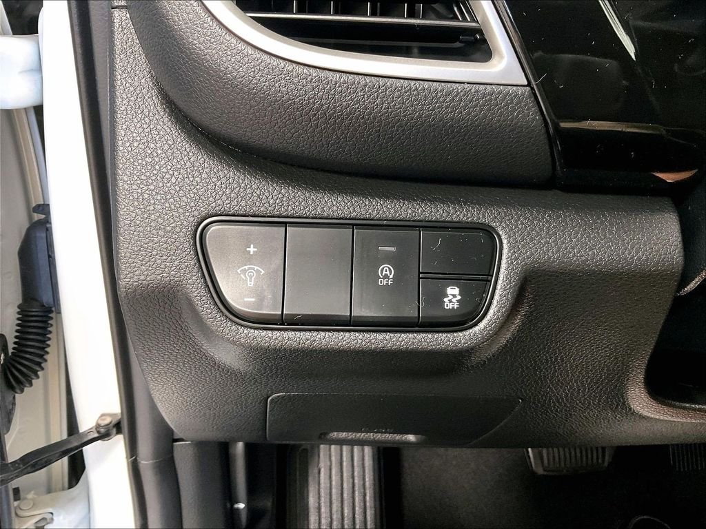 Used 2024 White Kia S image 26