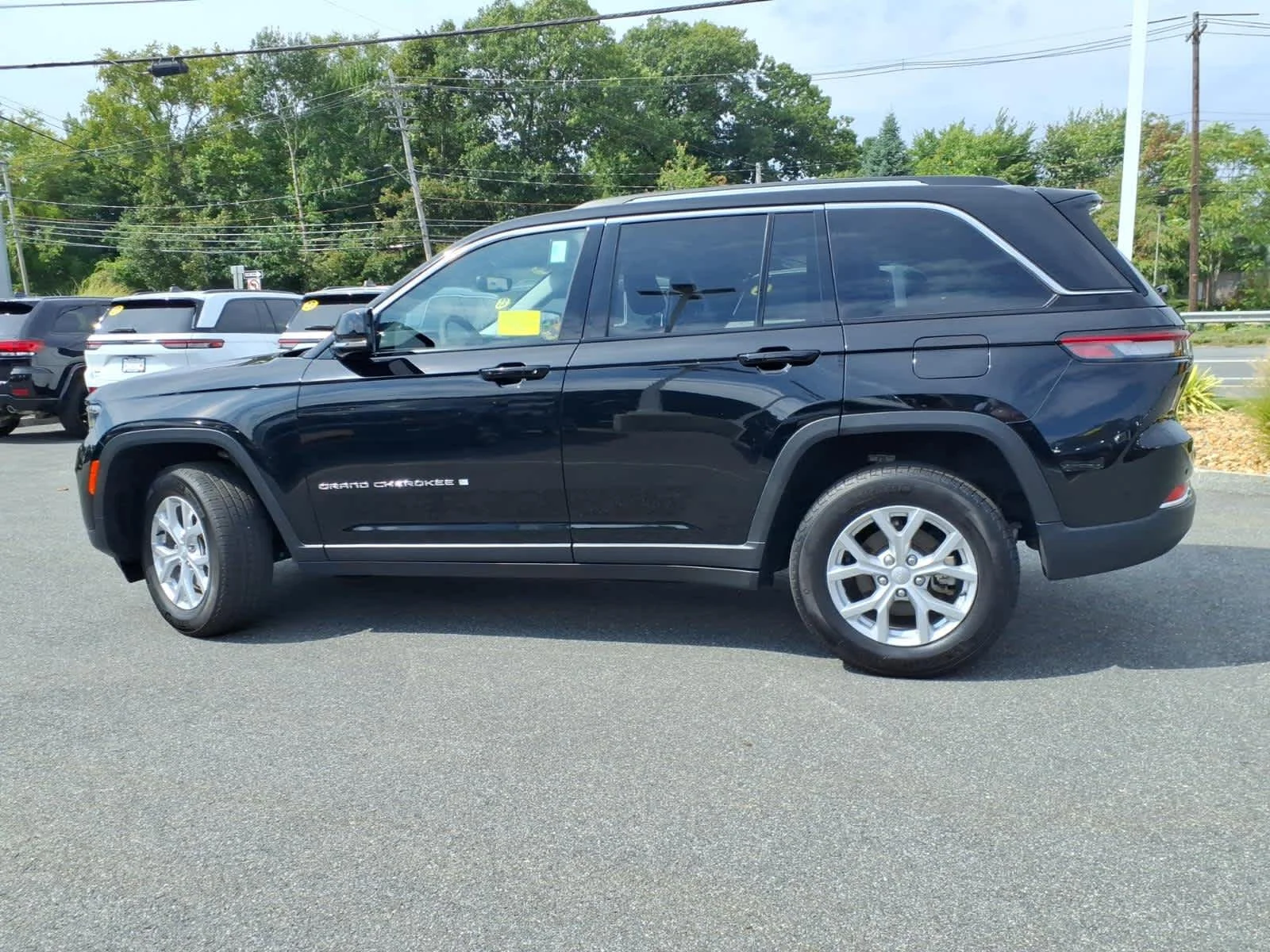 Certified Used 2023 Diamond Black Crystal Pearlcoat Jeep Limited image 12