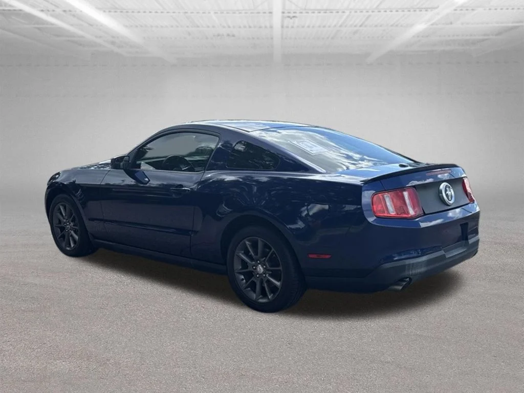 Used 2011 Blue Ford V6 Premium image 4
