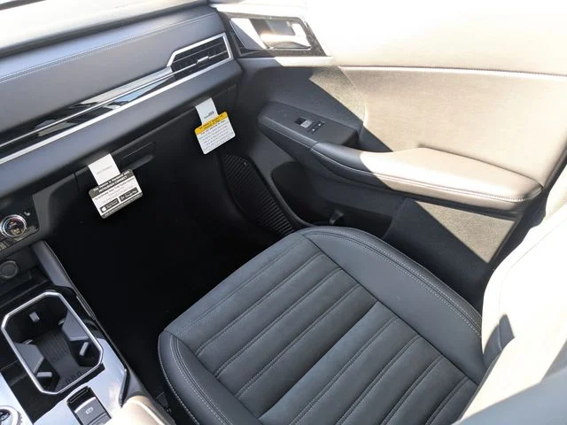 New 2026 Silver Mitsubishi SE image 19