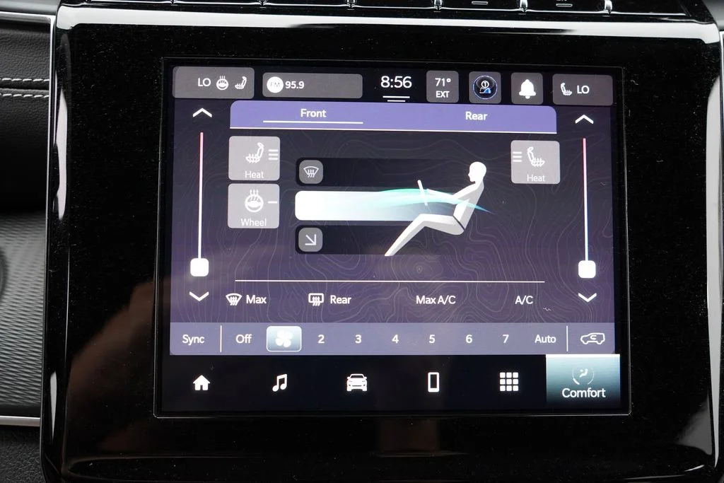 Certified Used 2023 Silver Jeep Altitude image 28